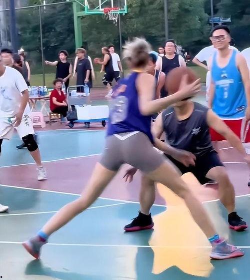 打球女生爆料视频,揭秘球场上的青春风采